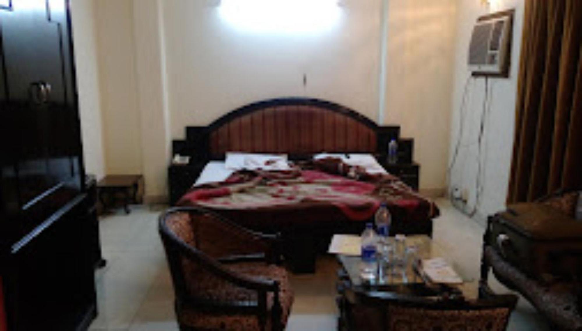 Hotel Punjab , Saharanpur Sahāranpur Exterior photo